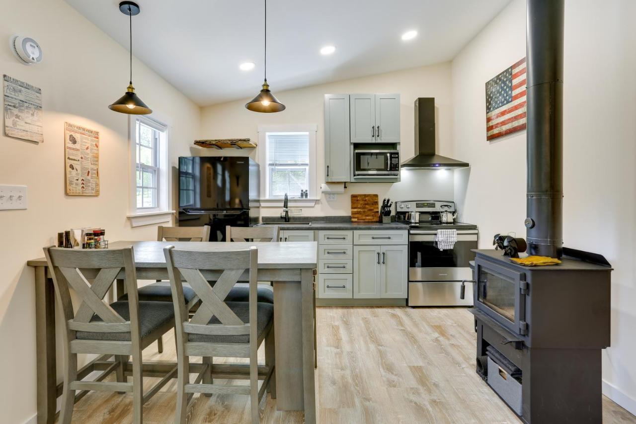 Secluded Poconos Cabin With Fire Pit On 75 Acres! East Stroudsburg Zewnętrze zdjęcie
