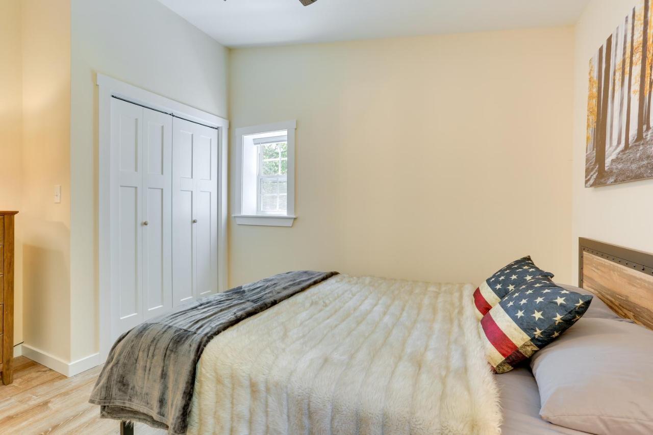 Secluded Poconos Cabin With Fire Pit On 75 Acres! East Stroudsburg Zewnętrze zdjęcie