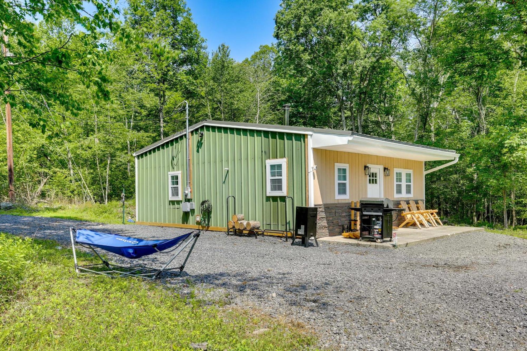 Secluded Poconos Cabin With Fire Pit On 75 Acres! East Stroudsburg Zewnętrze zdjęcie